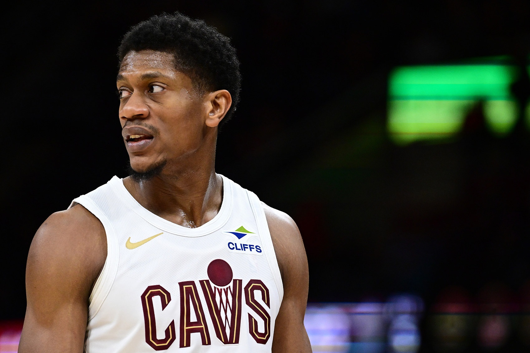 皇冠体育app-很坚决！格威强打造亨特犯规 骑士挑战成功改判进攻犯规