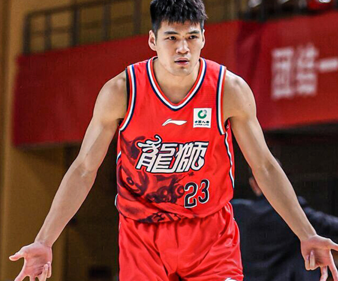 皇冠体育app-郭艾伦连14场伤停广州大胜北控 陈国豪因“回避条款”只打一节