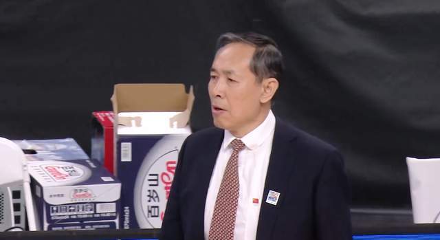 皇冠体育官方入口-CBA上演巅峰对决，夺冠热门4核心伤缺，老帅恐遭惨败，CCTV5直播