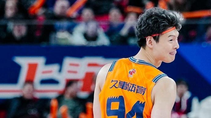 皇冠体育app-王哲林的32岁生日愿望：希望有一天，我们可以站上那个领奖台